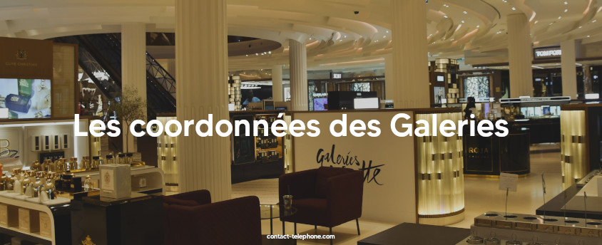 Rayon de parfumerie à l'intérieur des Galeries Lafayette avec un élévator en arrière plan.