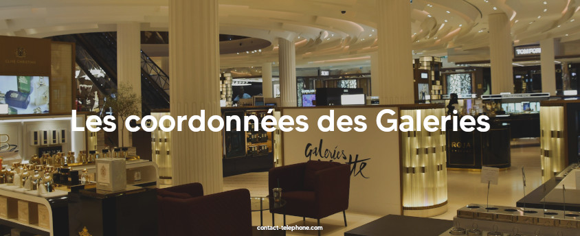 Rayon de parfumerie à l'intérieur des Galeries Lafayette avec un élévator en arrière plan.