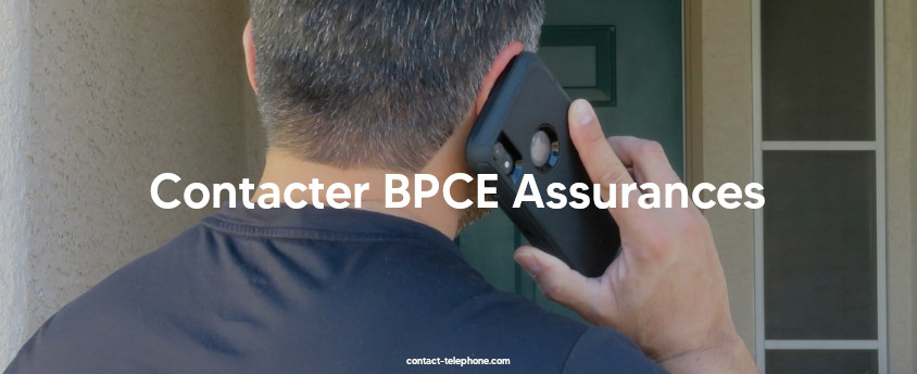 Homme au téléphone avec son assurance.