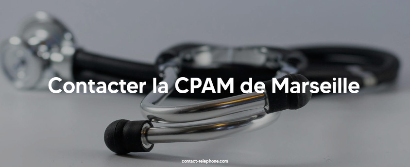 stéthoscope de médecin posé sur une table blanche