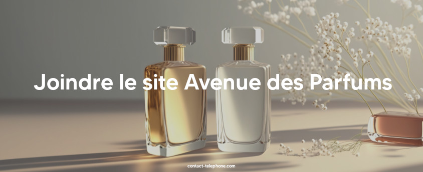 Deux jolis flacons de parfum au centre et une fleur blanche sur la droite.