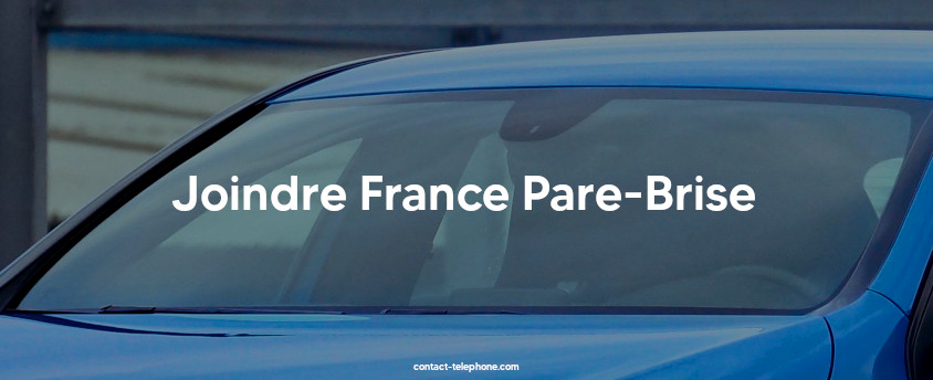 Pare-brise d'une voiture bleue.