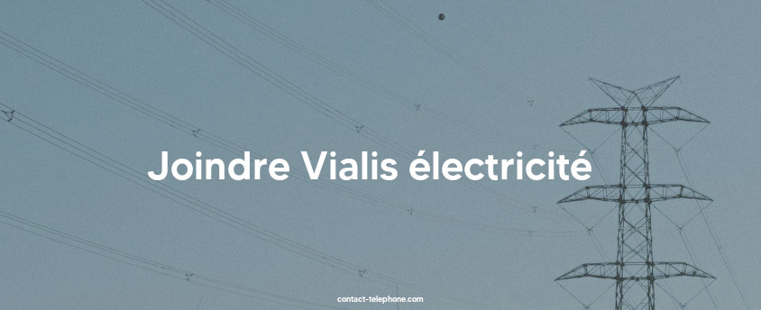 Poteau électrique et fils électriques.