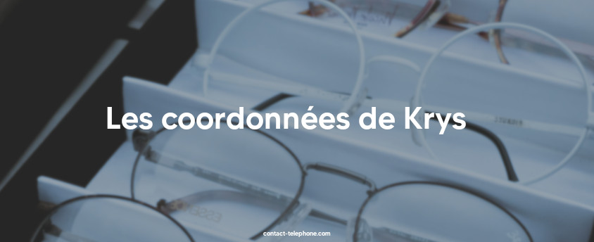 Tiroir de paires de lunettes de vue chez un opticien.