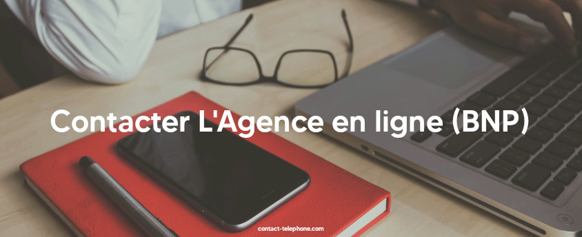 Main d'un homme envoyant un mail depuis son ordinateur portable.